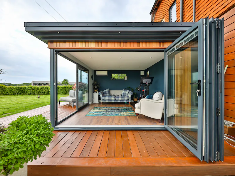 Garden room with corner doors