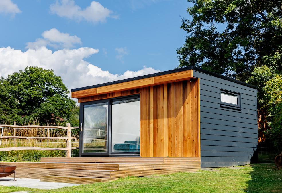 Garden room with a combination of cladding