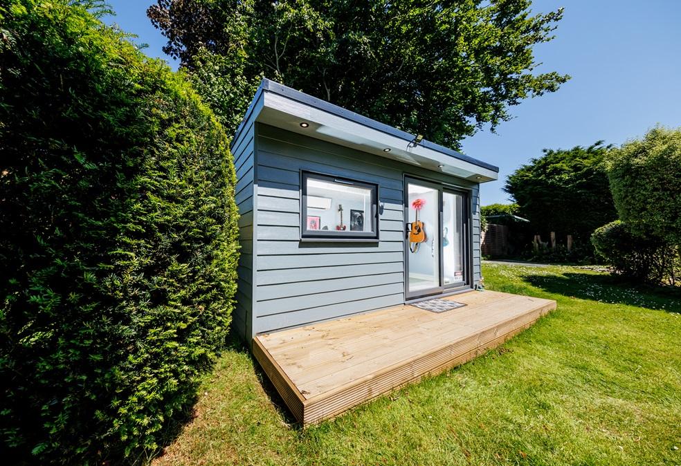 Soundproof garden office