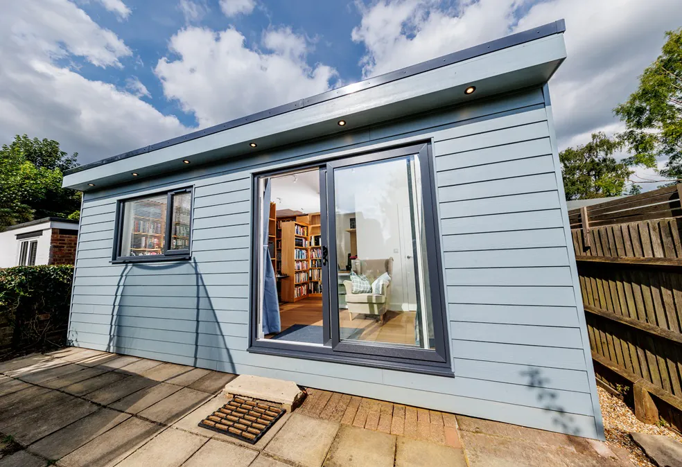 Office Annex with WC - Horley, Surrey